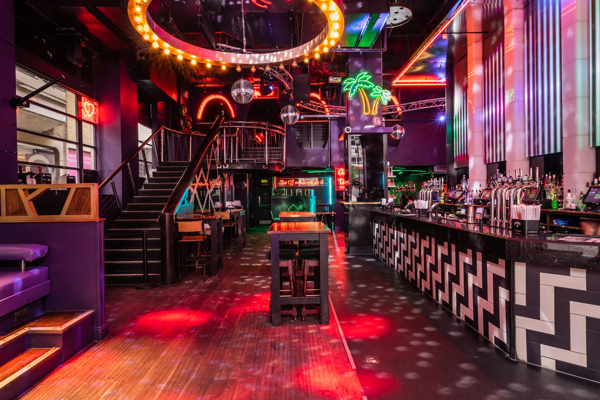 Luxe Bar