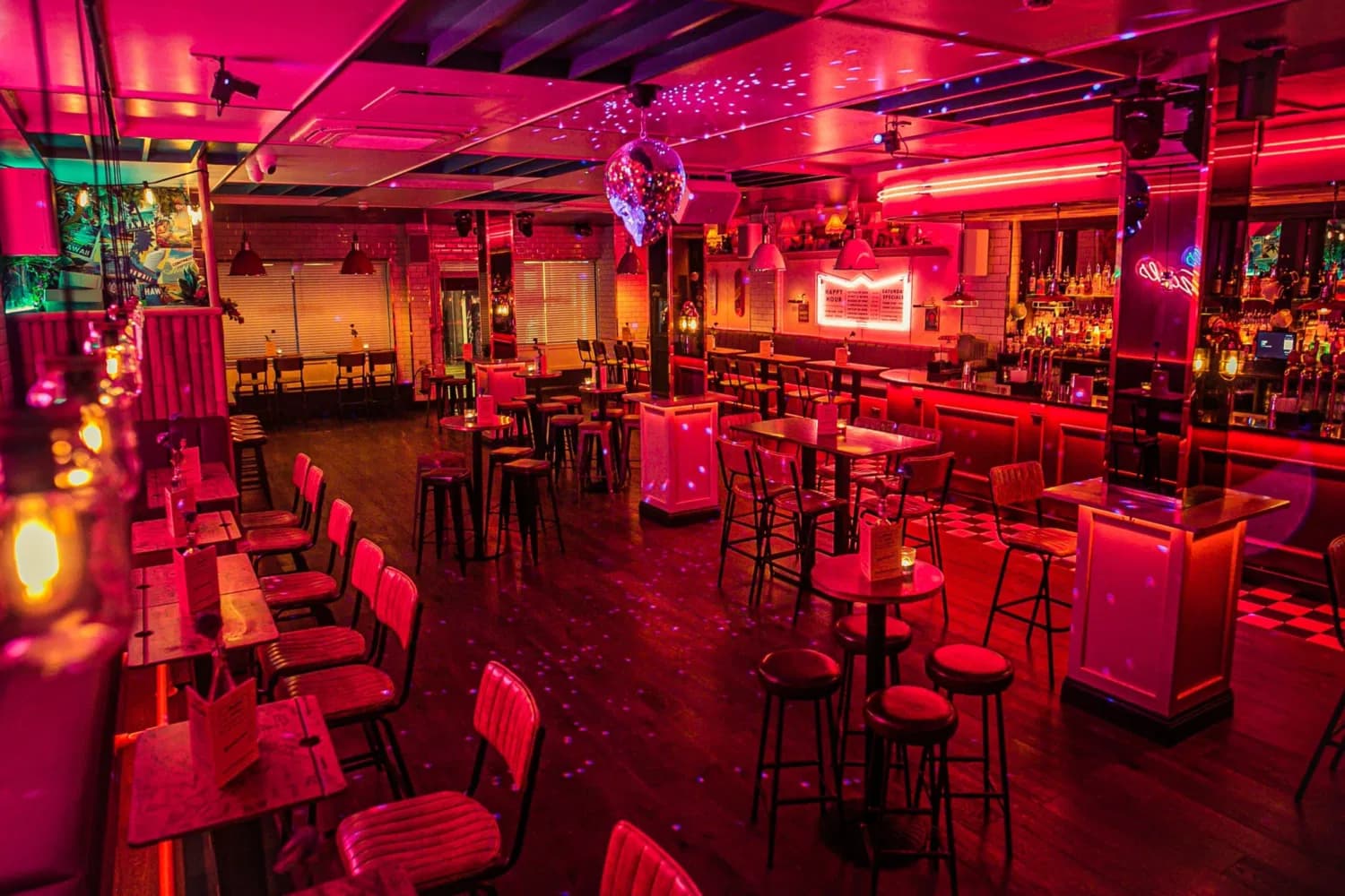 Simmons Bar Atmosphere